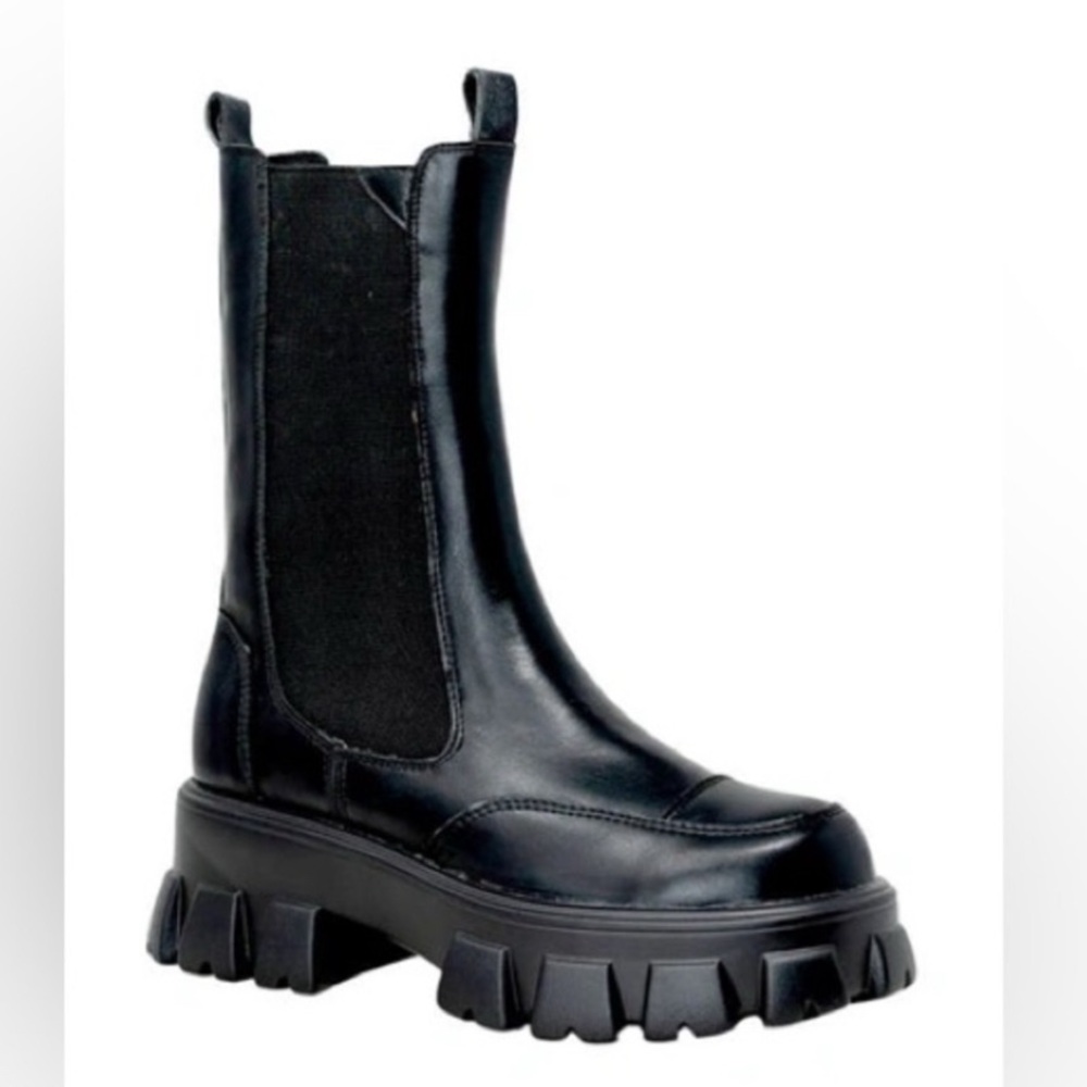 CHASE AND CHLOE Rock Lug Chelsea Boot